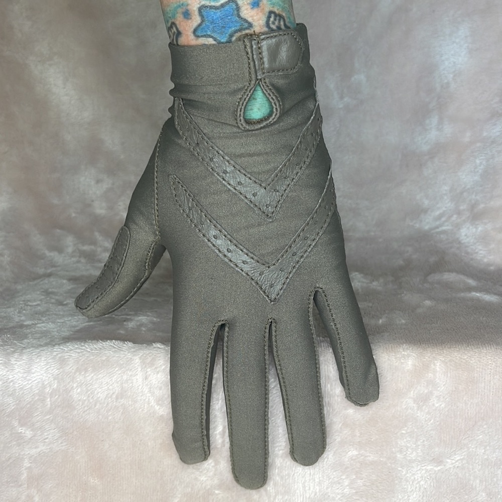 Isotoner | The Original Gloves | Vintage Pair | Gray w/ Warm Gray/Brown | S/M